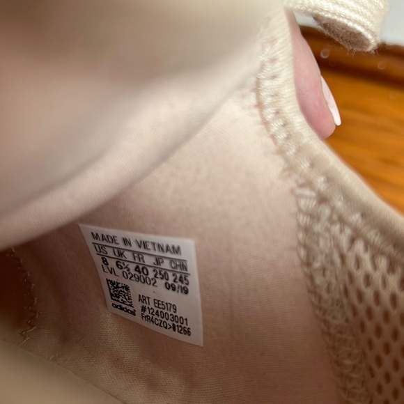 Adidas NMD R1 - Picture 6 of 13